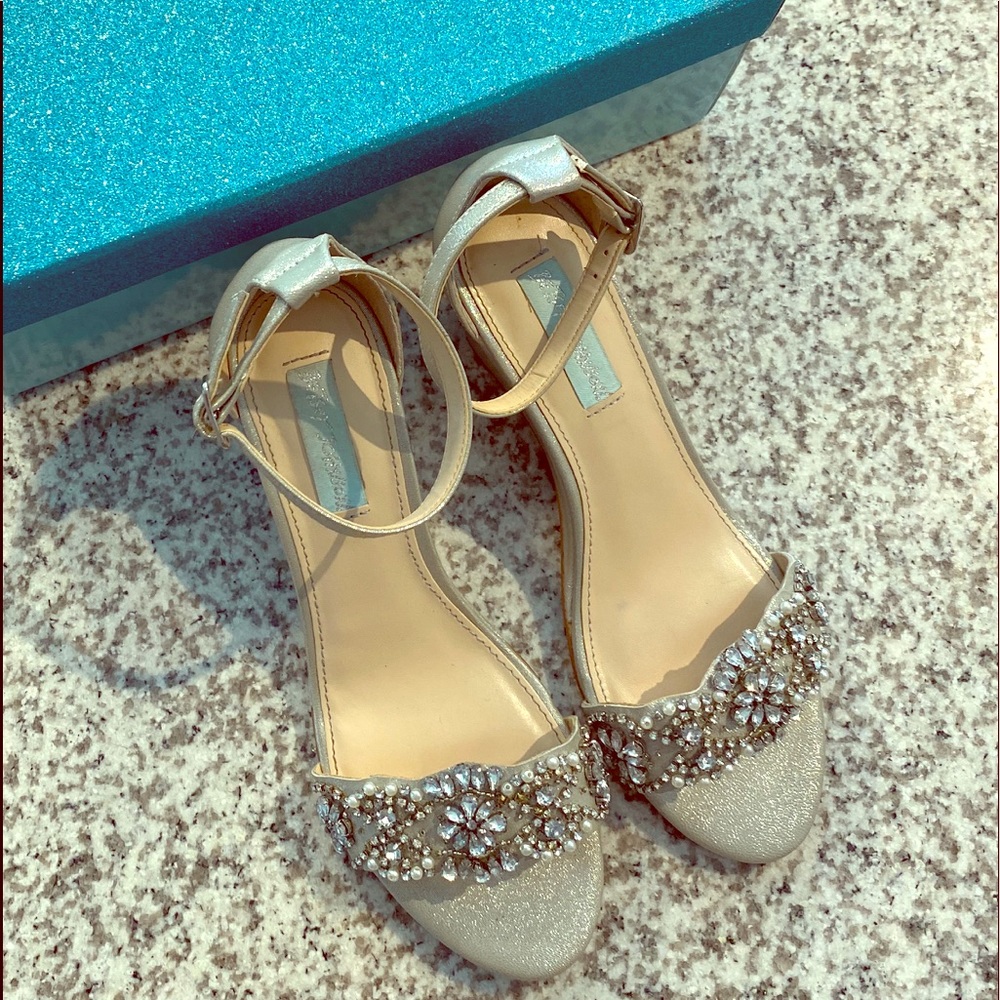 Betsey Johnson silver dress wedge sandals Sz 7.5